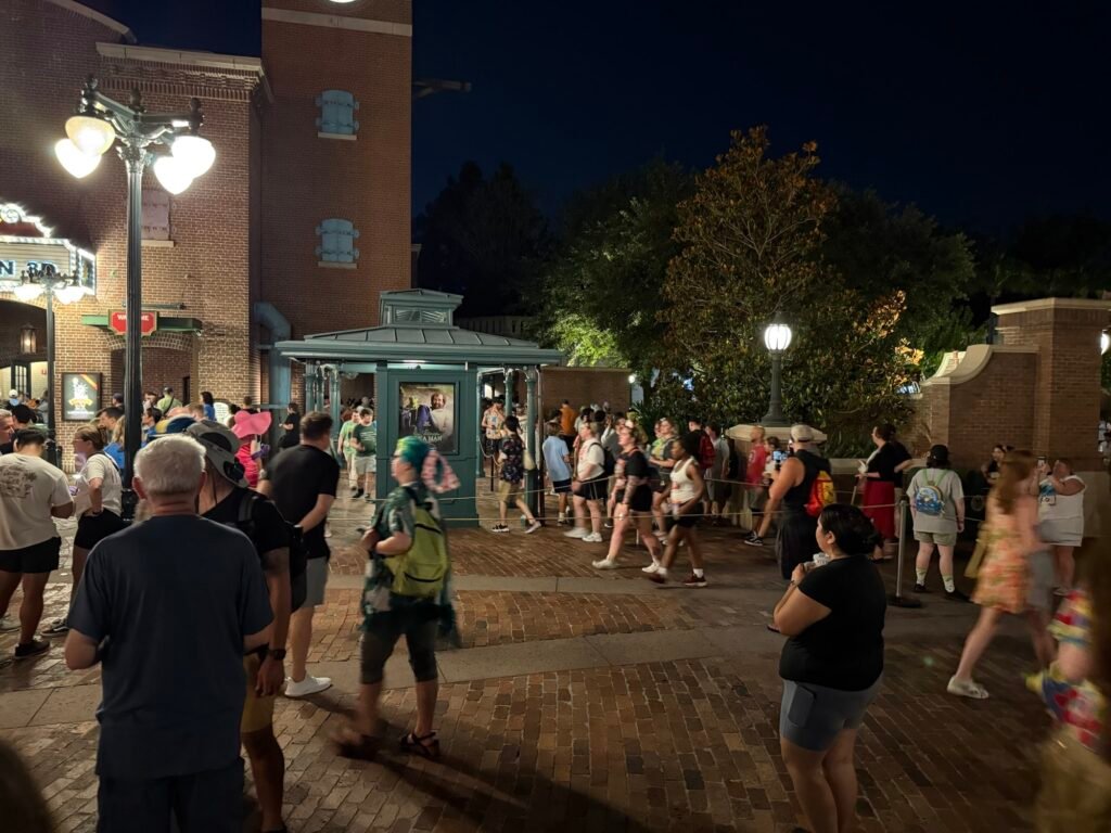 Photos of guests entering the standby queue of Muppet*Vision 3D minutes before the closure of the show